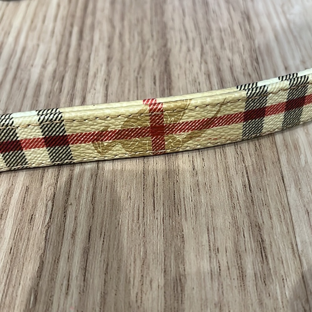 Burberry leather Dog leash! - Picture 2 of 9